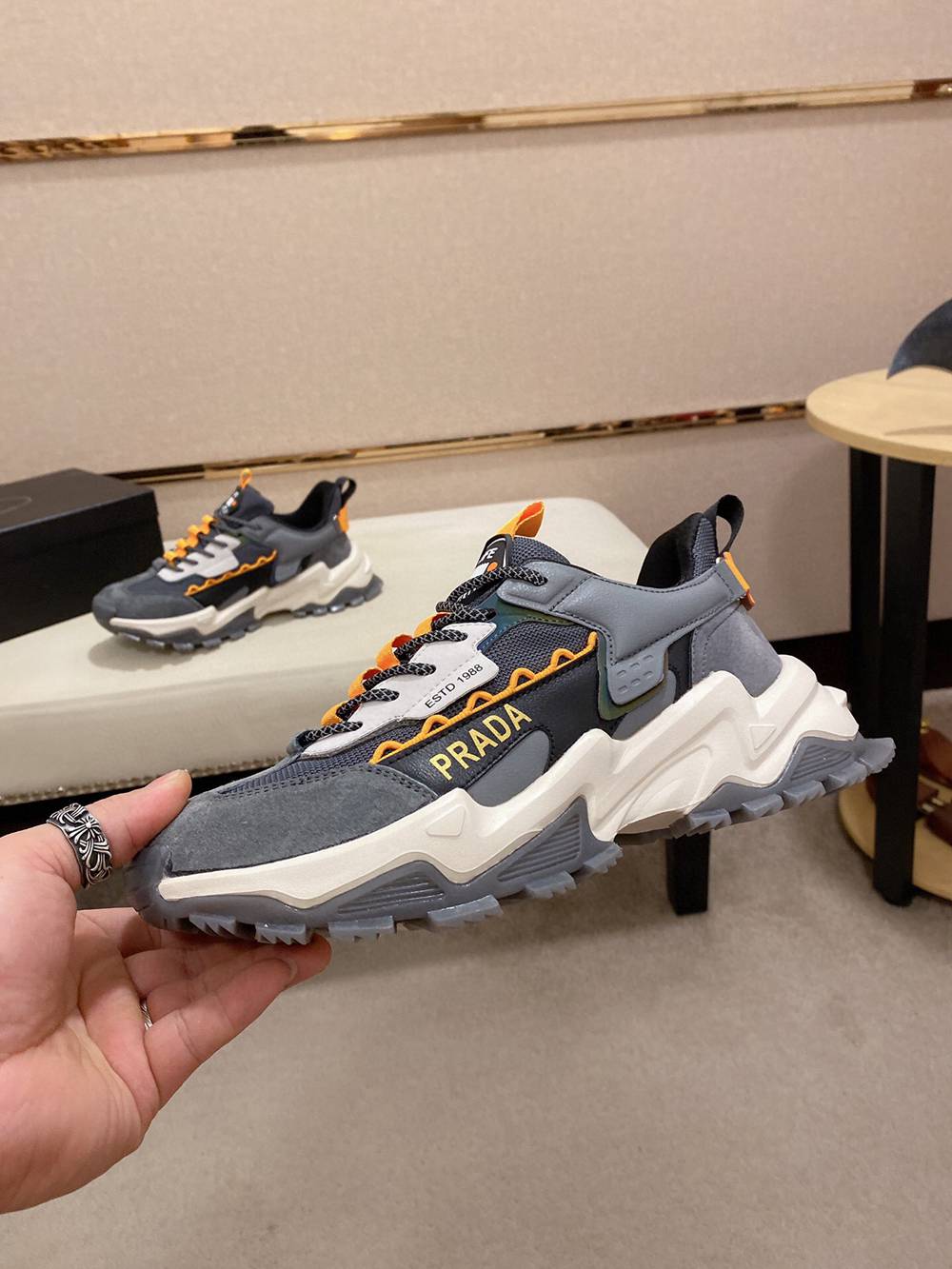 P*rada SNEAKER